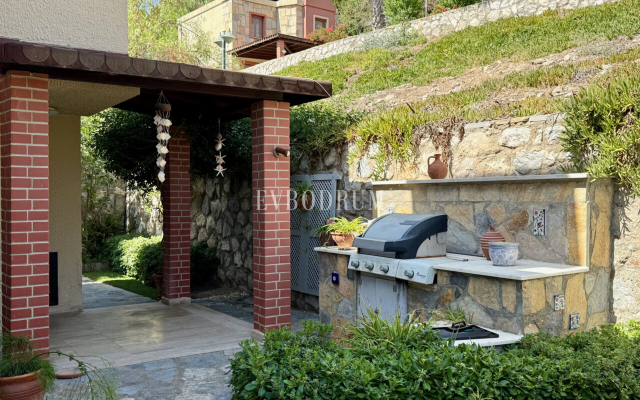 Çamlı Konakları, Gündoğan’da Doğa Manzaralı Geniş Ev