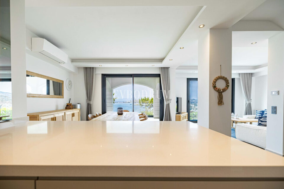 Tamamen yenilenmiş özel havuzlu ve deniz manzaralı müstakil ev – Completely Renovated Detached House With Private Pool 6835B1F1B1B7C