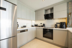 Tamamen yenilenmiş özel havuzlu ve deniz manzaralı müstakil ev