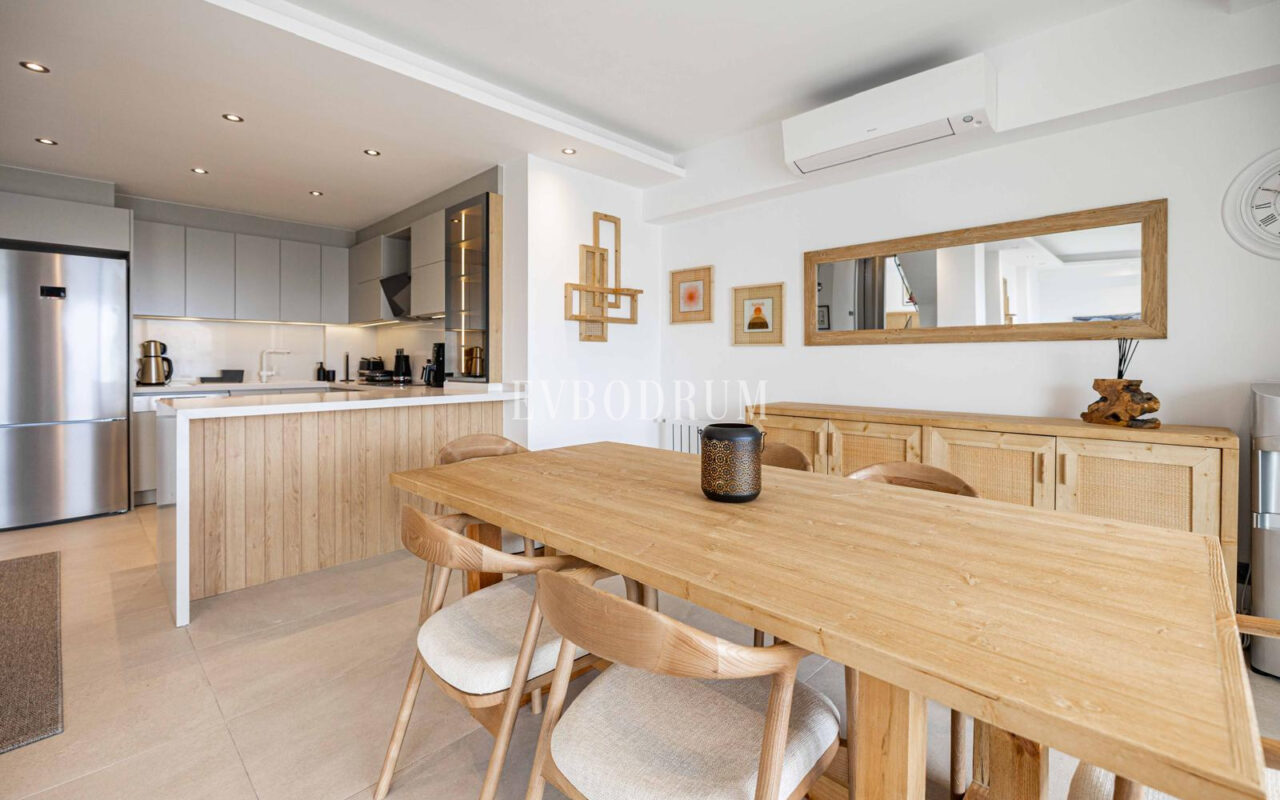 Tamamen yenilenmiş özel havuzlu ve deniz manzaralı müstakil ev