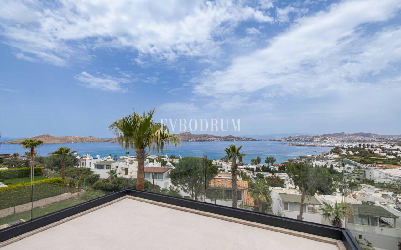 Tamamen yenilenmiş özel havuzlu ve deniz manzaralı müstakil ev