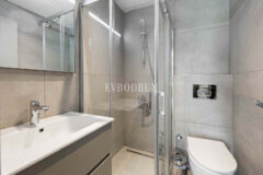 Tamamen yenilenmiş özel havuzlu ve deniz manzaralı müstakil ev