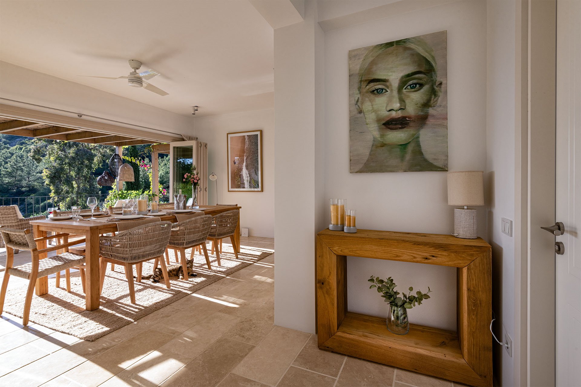 Misafir evi, havuz ve 5.025 m2 peyzajlı bahçesiyle eşsiz villa