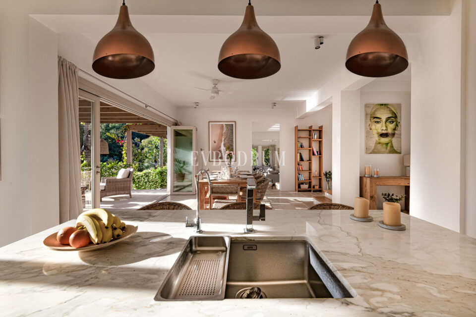 Misafir evi, havuz ve 5.025 m2 peyzajlı bahçesiyle eşsiz villa – Exceptional Villa And Guest House With Large Plot And Pool 68920380517B2