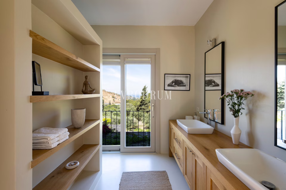 Aussergewöhnliche Villa und Gaestehaus mit grossem Land und Pool – Exceptional Villa And Guest House With Large Plot And Pool 689203A2Bce57