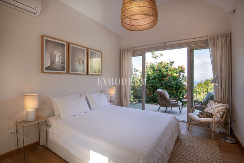 Misafir evi, havuz ve 5.025 m2 peyzajlı bahçesiyle eşsiz villa – Exceptional Villa And Guest House With Large Plot And Pool 689203Aa733A1