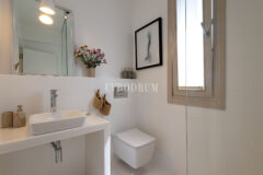 Misafir evi, havuz ve 5.025 m2 peyzajlı bahçesiyle eşsiz villa