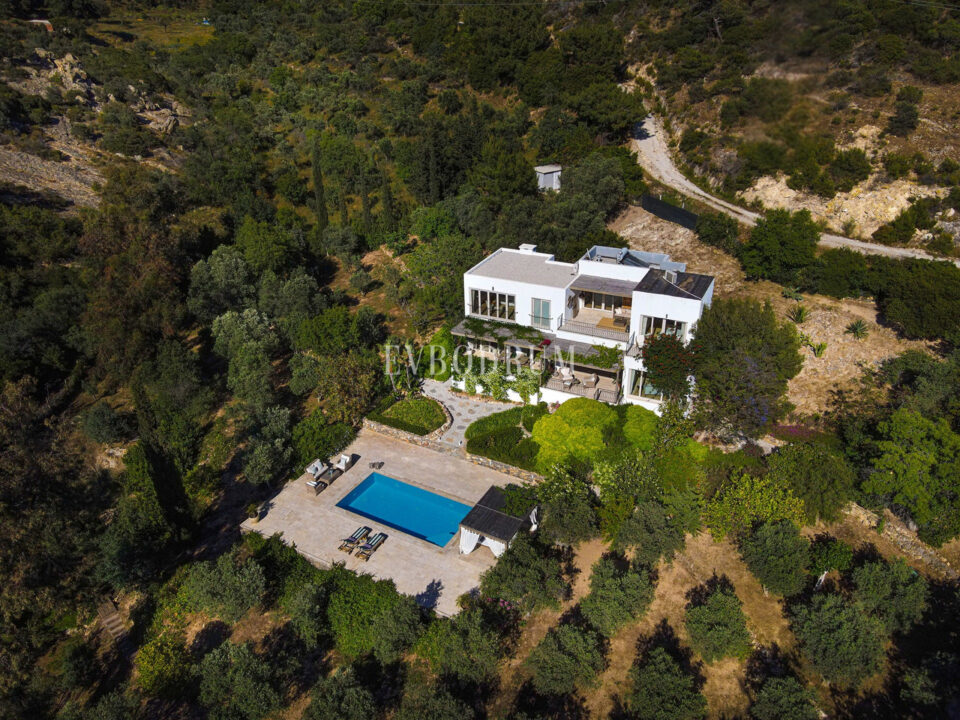 Misafir evi, havuz ve 5.025 m2 peyzajlı bahçesiyle eşsiz villa – Exceptional Villa And Guest House With Large Plot And Pool 689203C6C1171