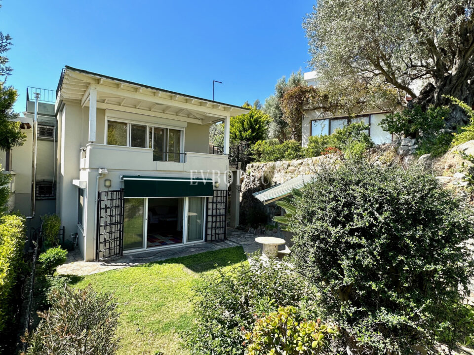 An apartment with beautiful sea views and roof terrace – Img