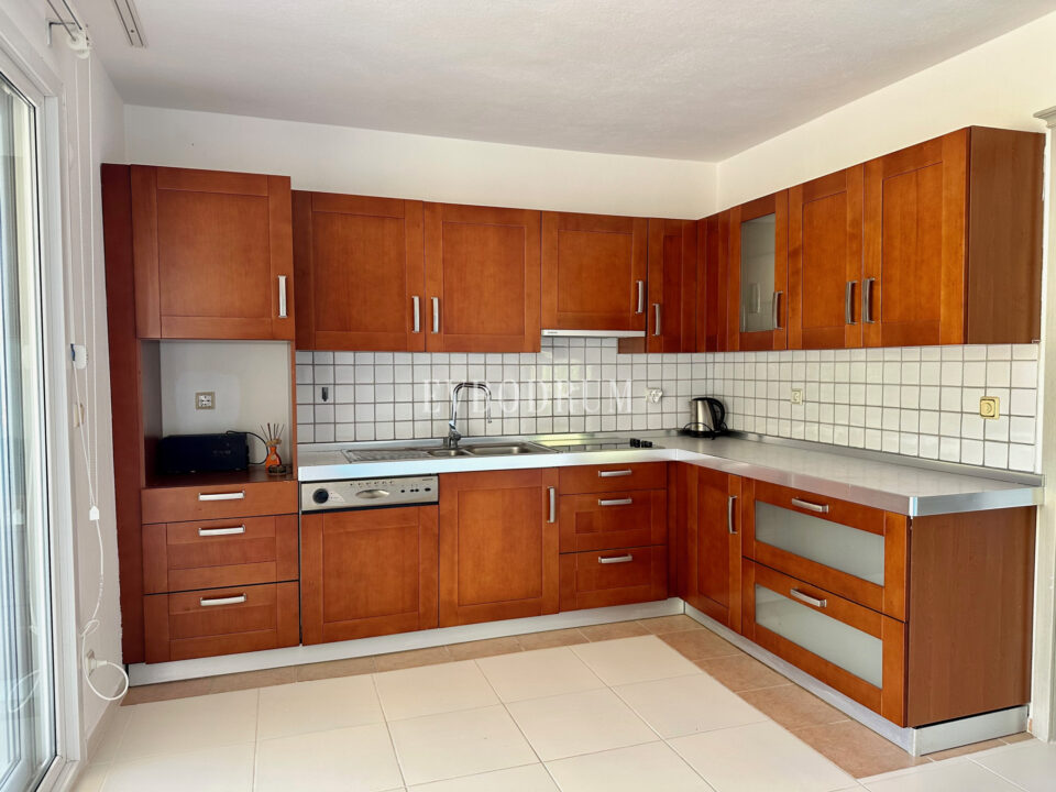 An apartment with beautiful sea views and roof terrace – Img