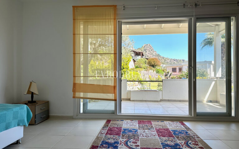 Deniz manzaralı ve çatı teraslı daire – Img