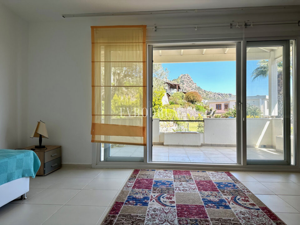 An apartment with beautiful sea views and roof terrace – Img