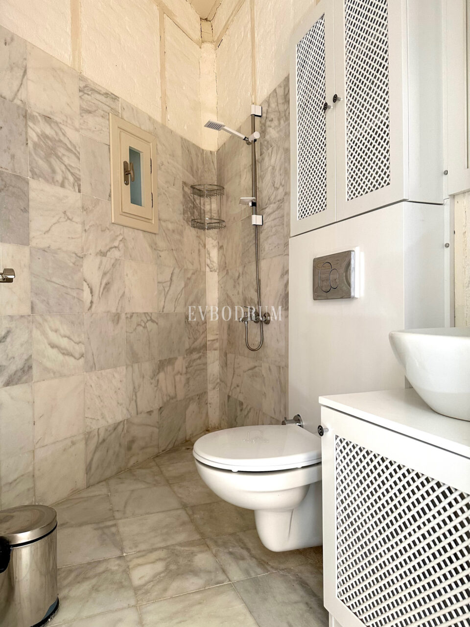 Yalıkavak’ta havuzlu ve misafirhaneli otantik taş villa – Img