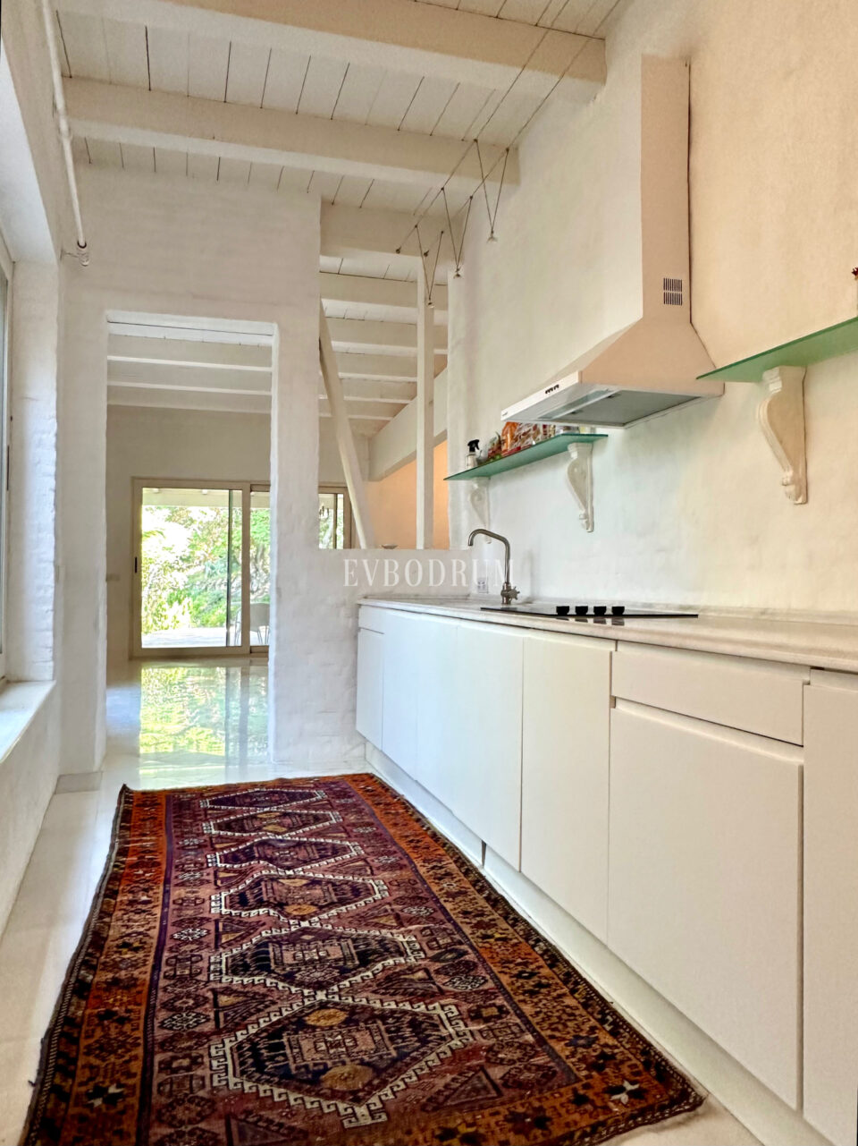 Yalıkavak’ta havuzlu ve misafirhaneli otantik taş villa – Img