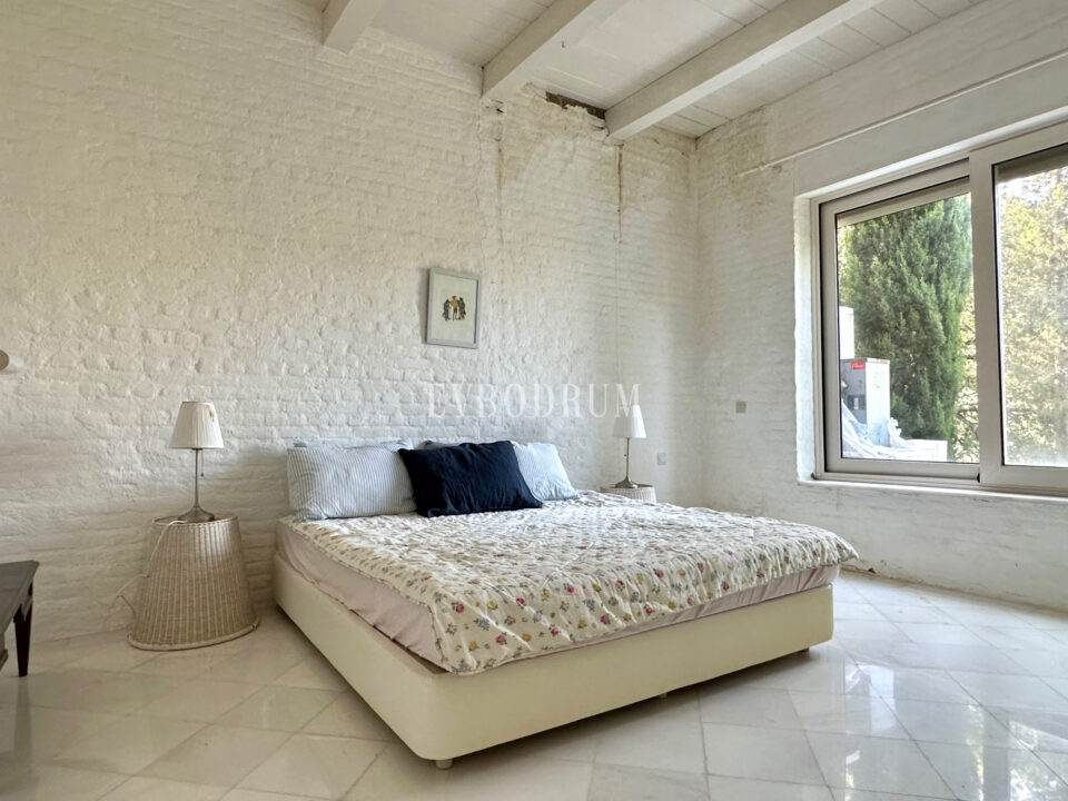 Yalıkavak’ta havuzlu ve misafirhaneli otantik taş villa – Img