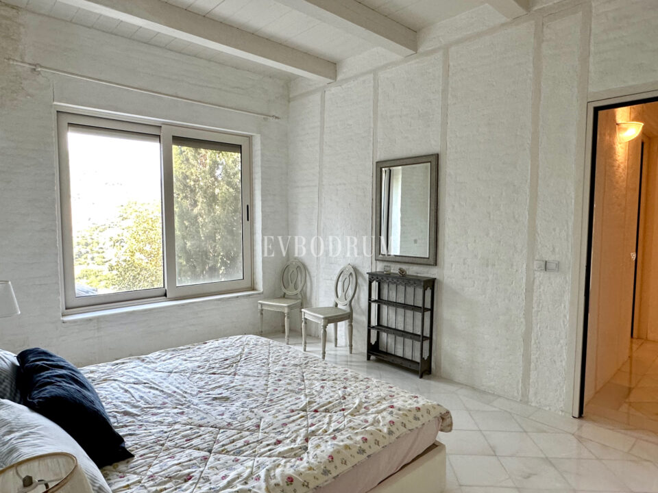 Yalıkavak’ta havuzlu ve misafirhaneli otantik taş villa – Img