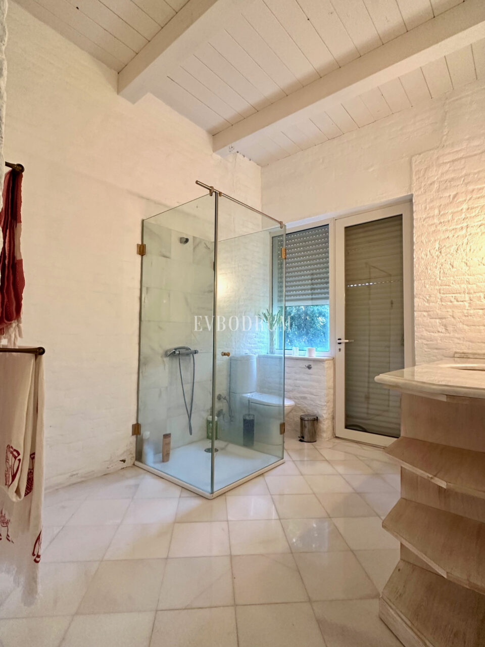 Yalıkavak’ta havuzlu ve misafirhaneli otantik taş villa – Img