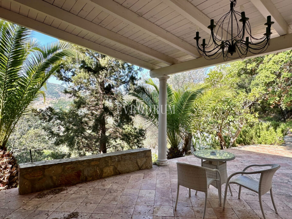 Yalıkavak’ta havuzlu ve misafirhaneli otantik taş villa – Img