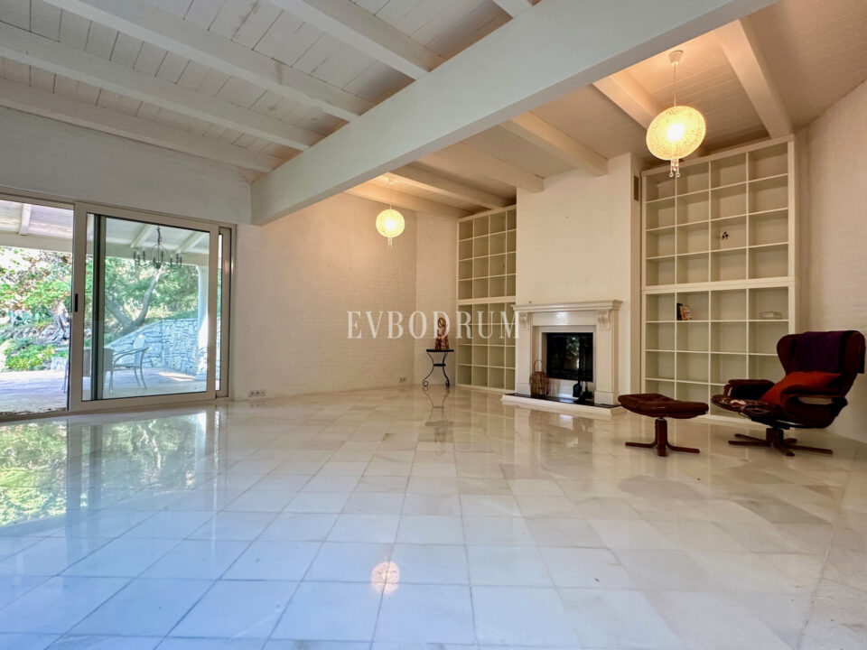Yalıkavak’ta havuzlu ve misafirhaneli otantik taş villa – Img