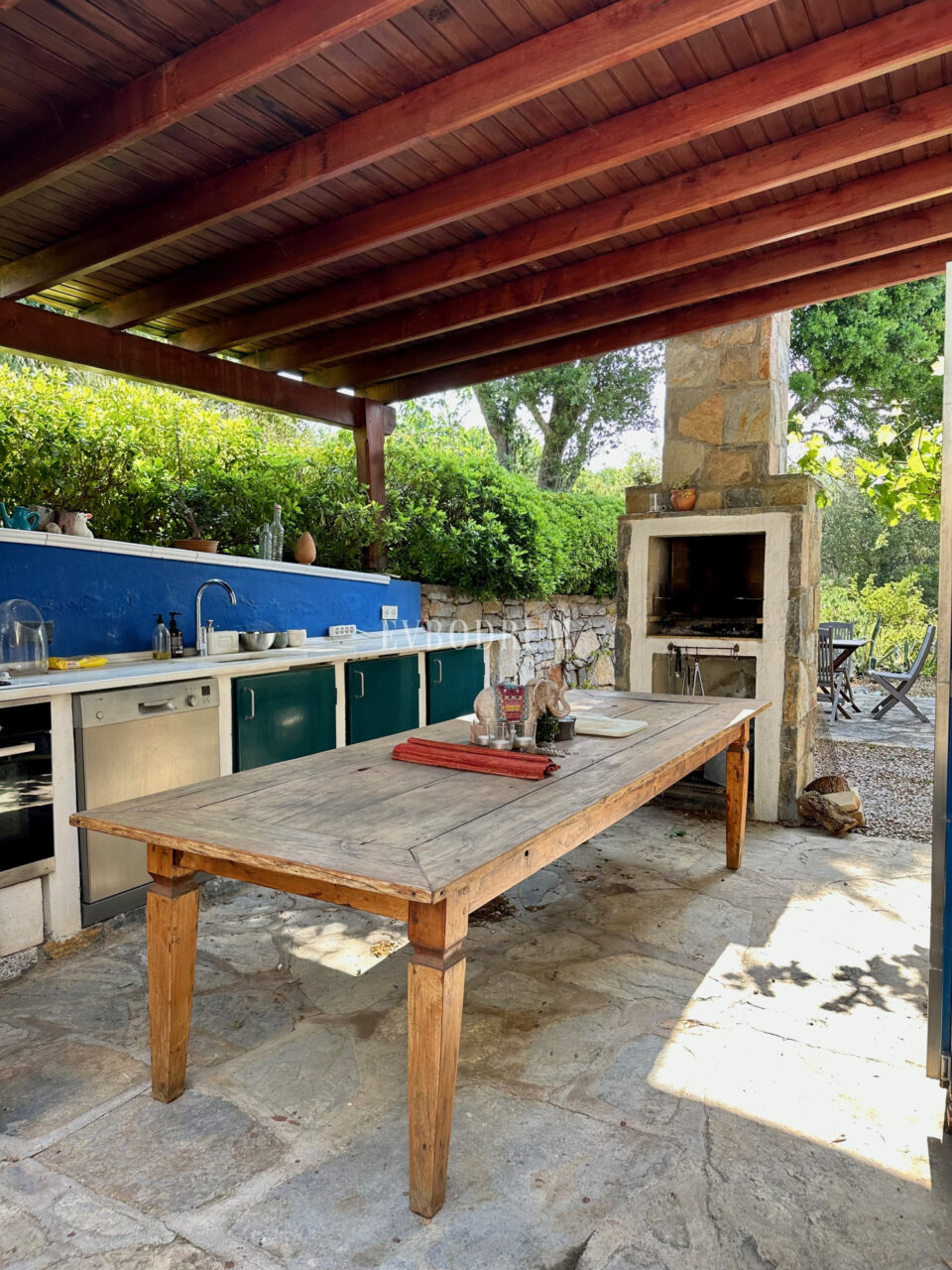 Yalıkavak’ta havuzlu ve misafirhaneli otantik taş villa – Img