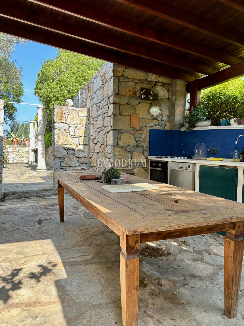 Yalıkavak’ta havuzlu ve misafirhaneli otantik taş villa – Img