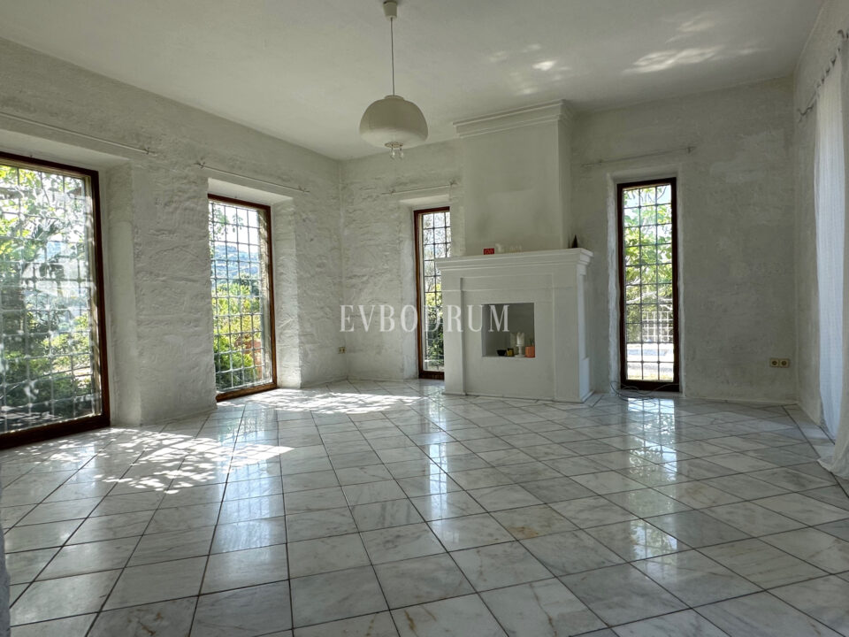 Yalıkavak’ta havuzlu ve misafirhaneli otantik taş villa – Img