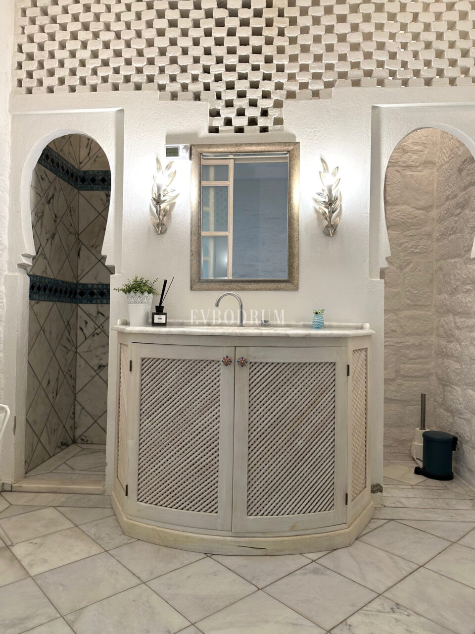 Yalıkavak’ta havuzlu ve misafirhaneli otantik taş villa – Img