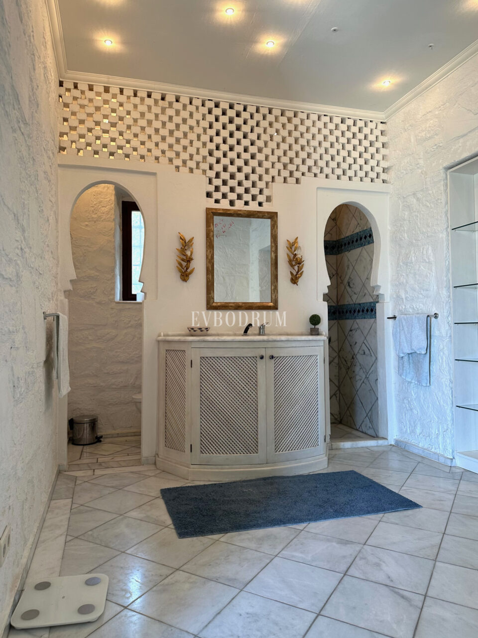 Yalıkavak’ta havuzlu ve misafirhaneli otantik taş villa – Img