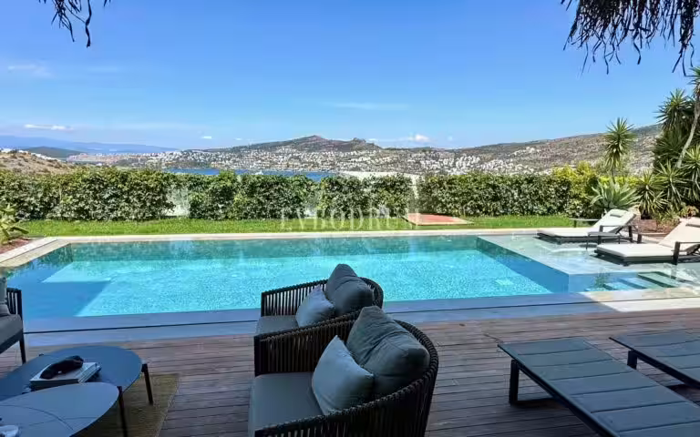 Luzuriöse Villa mit Pool und Meerblick in Gündoğan – Img
