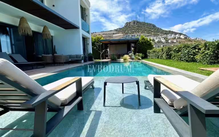 Luzuriöse Villa mit Pool und Meerblick in Gündoğan – Img