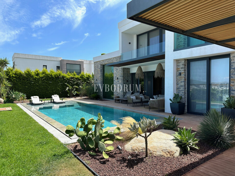 Gündoğan’da manzaralı, havuzlu lüks villa – Img