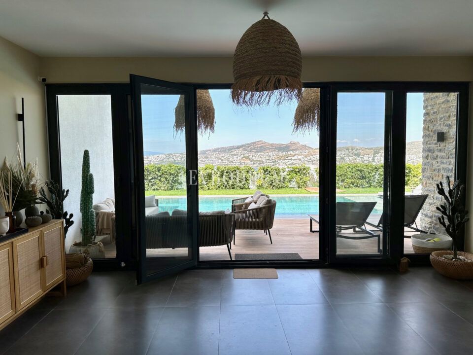Gündoğan’da manzaralı, havuzlu lüks villa – Img