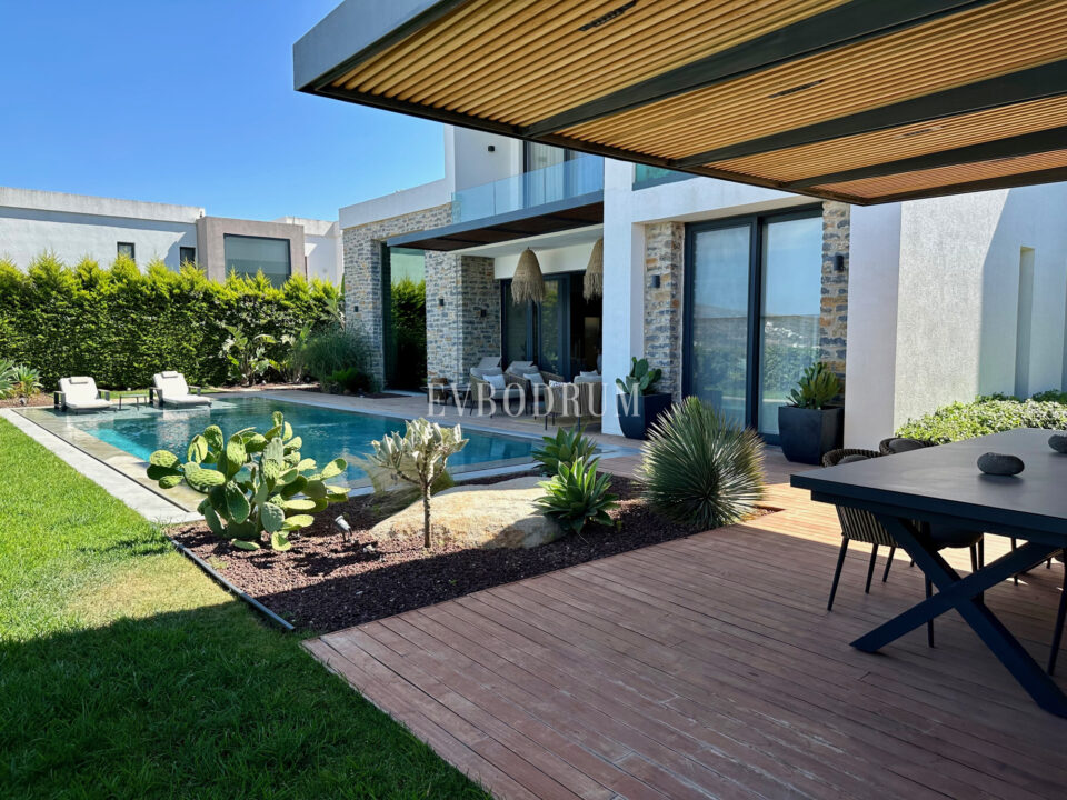 Gündoğan’da manzaralı, havuzlu lüks villa – Img