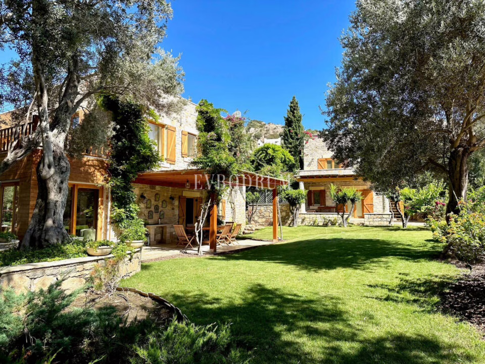 Denize 50 Metrelik Mesafede Kiralık Lüks Villa – Img