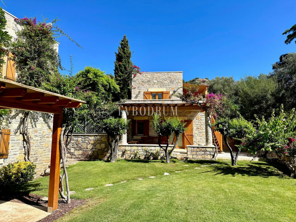 Denize 50 Metrelik Mesafede Kiralık Lüks Villa – Img