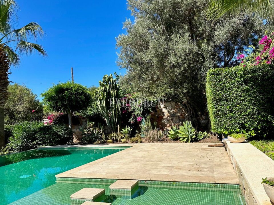 Denize 50 Metrelik Mesafede Kiralık Lüks Villa – Img