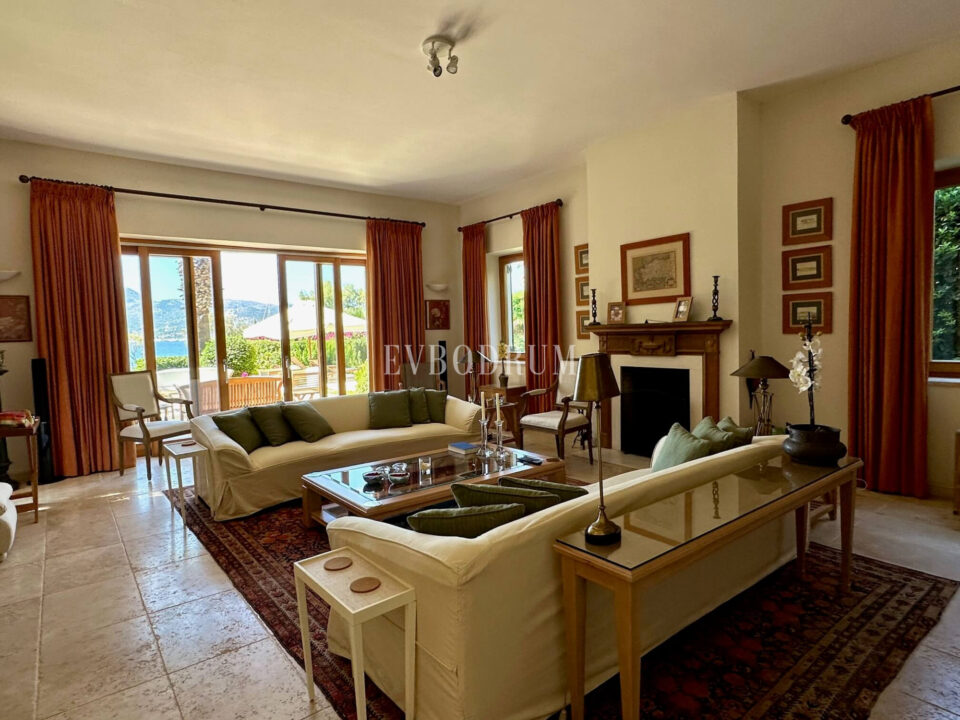 Denize 50 Metrelik Mesafede Kiralık Lüks Villa – Img