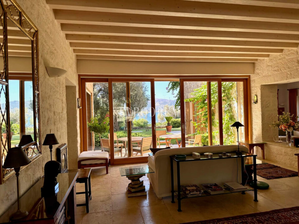 Denize 50 Metrelik Mesafede Kiralık Lüks Villa – Img