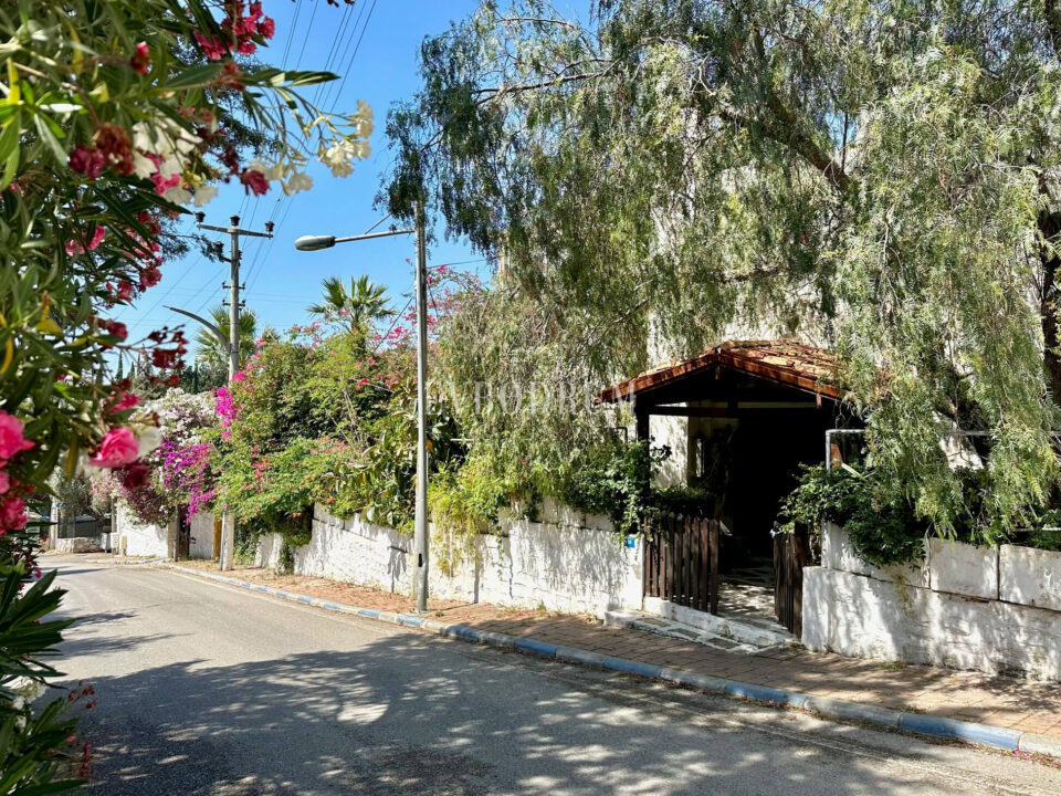 Bodrum, Yeniköy’de geniş, karakteristik kiralık daire