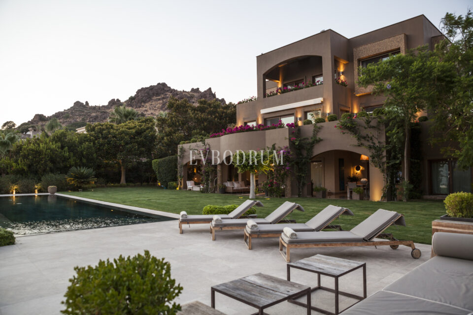 Olağanüstü özel, manzaralı kiralık villa – Img