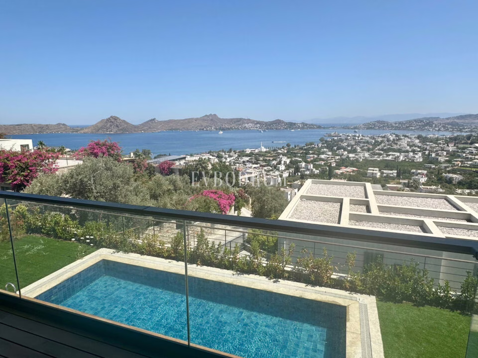 Neu fertiggestellte Villa mit Marina- und Meerblick in Yalıkavak