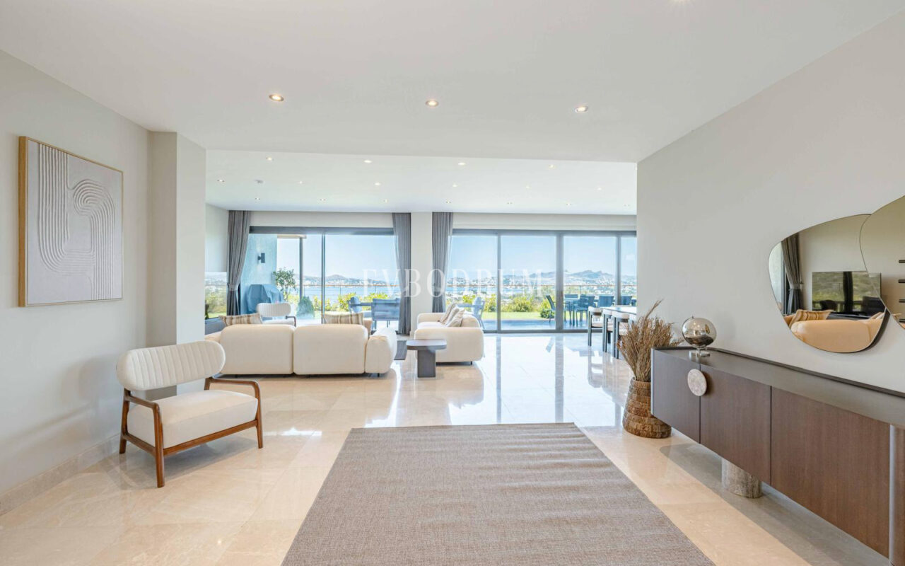 Yalıkavak'ta Marina Manzaralı Yeni Tamamlanmış Villa