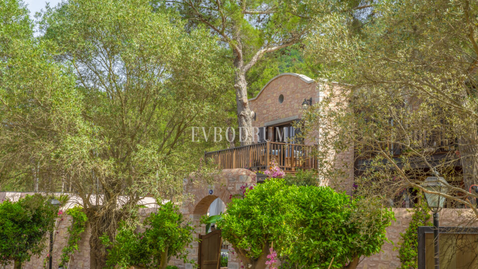 Torba’da yeni tamamlanmış, havuzlu villa – Newly Finished Villas In Torba 6836Fa6018A1E