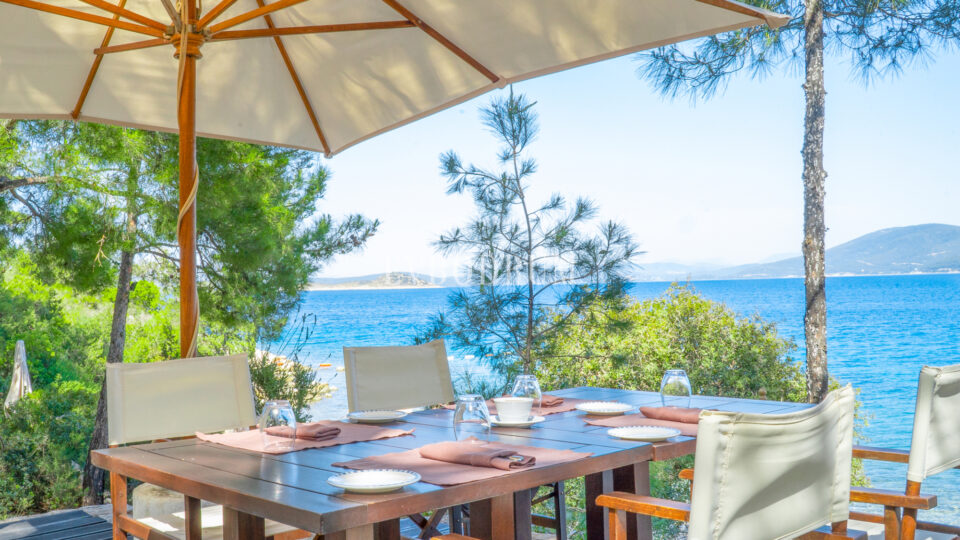 Torba’da yeni tamamlanmış, havuzlu villa – Newly Finished Villas In Torba 6836Fa636Db00