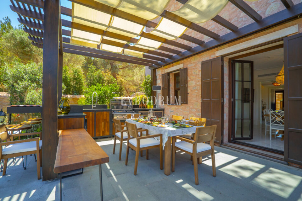 Torba’da yeni tamamlanmış, havuzlu villa – Newly Finished Villas In Torba 6836Fa6B33A87