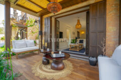 Torba’da yeni tamamlanmış, havuzlu villa