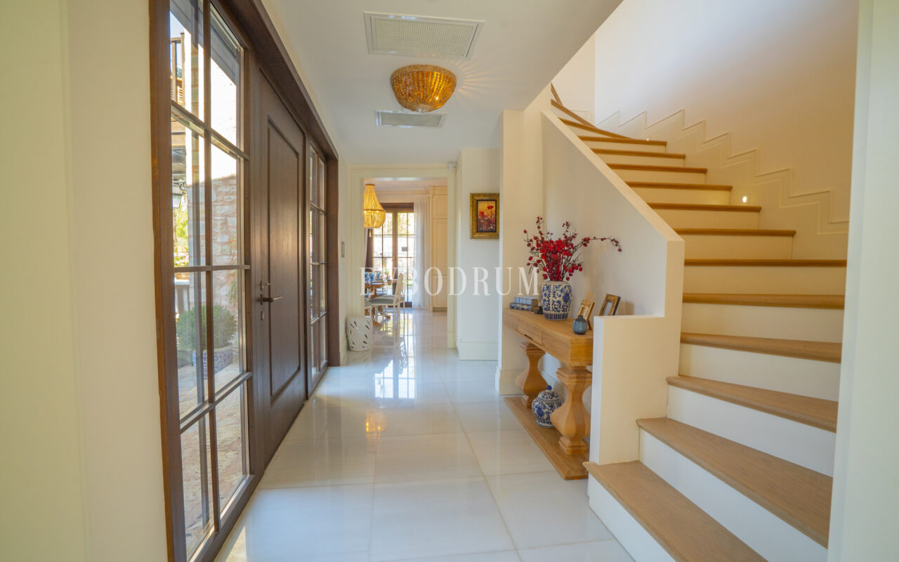 Torba’da yeni tamamlanmış, havuzlu villa