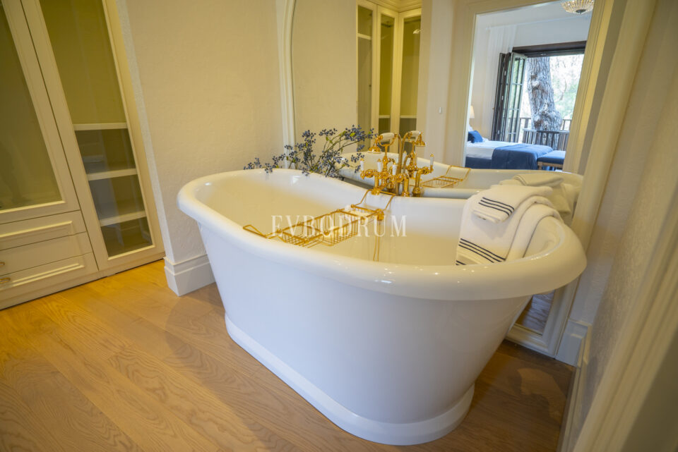 Torba’da yeni tamamlanmış, havuzlu villa – Newly Finished Villas In Torba 6836Fa8Fef872