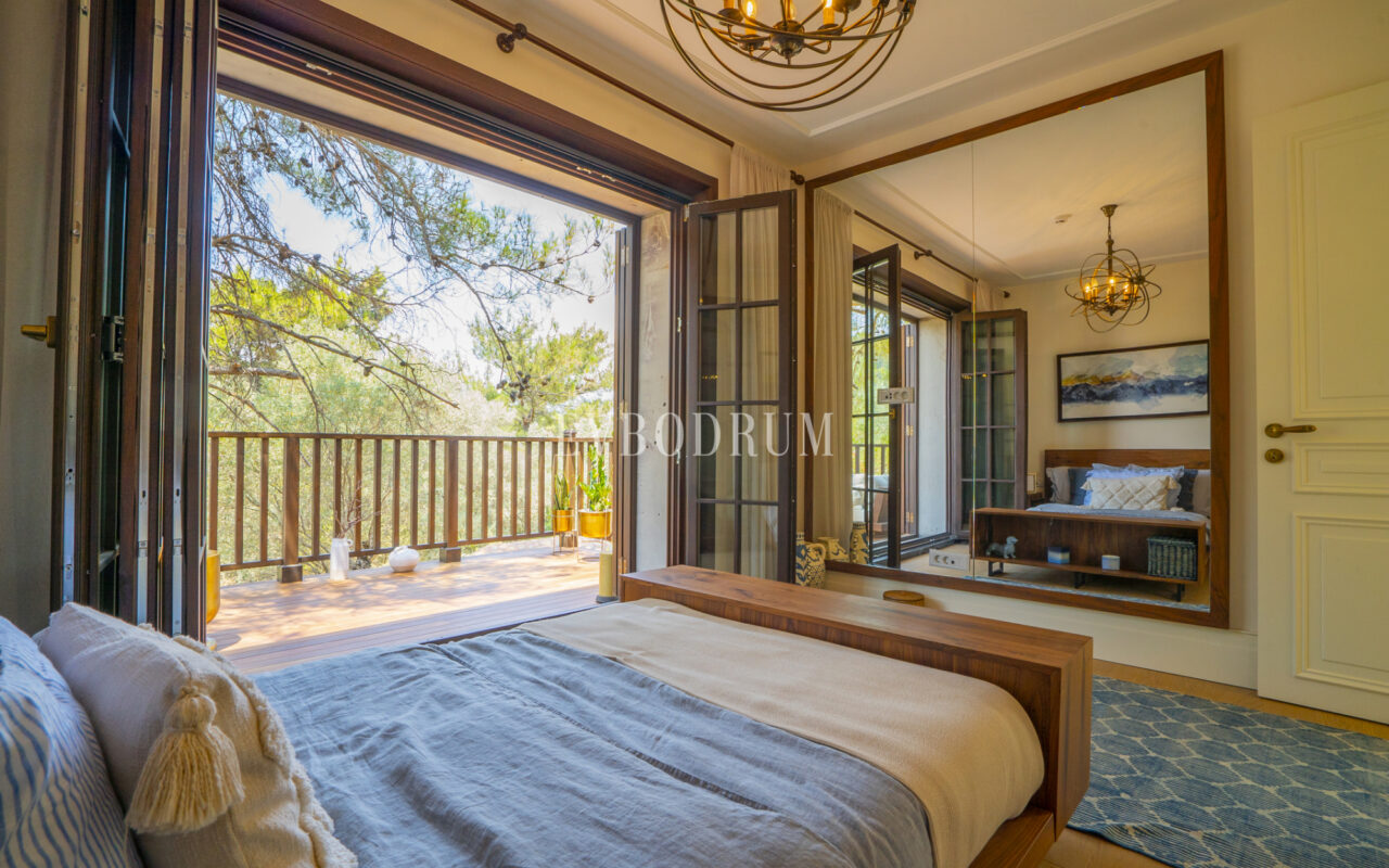 Torba’da yeni tamamlanmış, havuzlu villa