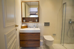 Torba’da yeni tamamlanmış, havuzlu villa